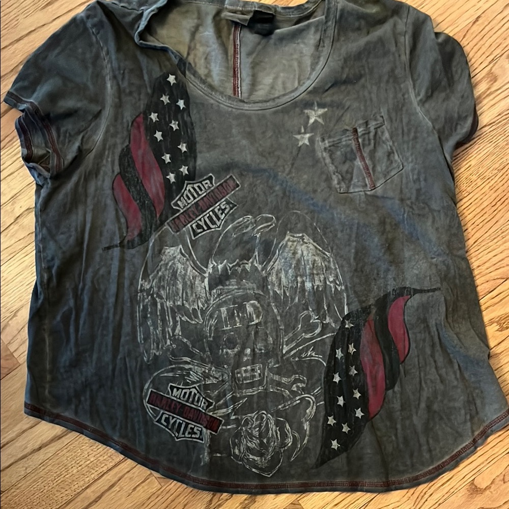 Gray and Red Short Sleeve Tee with Skull Design